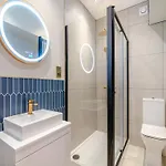 Betty's Townhouse- Luxury 2 Bed Appt With Parking 아파트