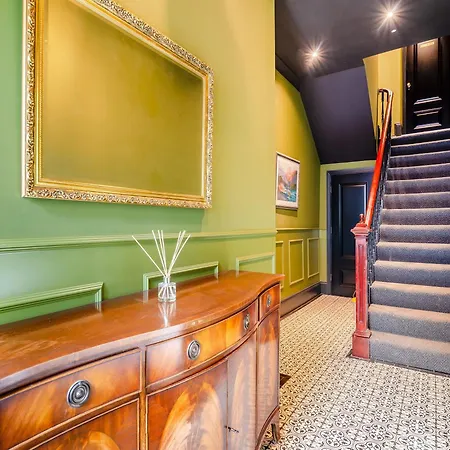 Betty's Townhouse- Luxury 2 Bed Appt With Parking