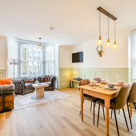 Betty's Townhouse- Luxury 2 Bed Appt With Parking