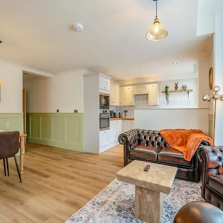 Betty's Townhouse- Luxury 2 Bed Appt With Parking Apartamento